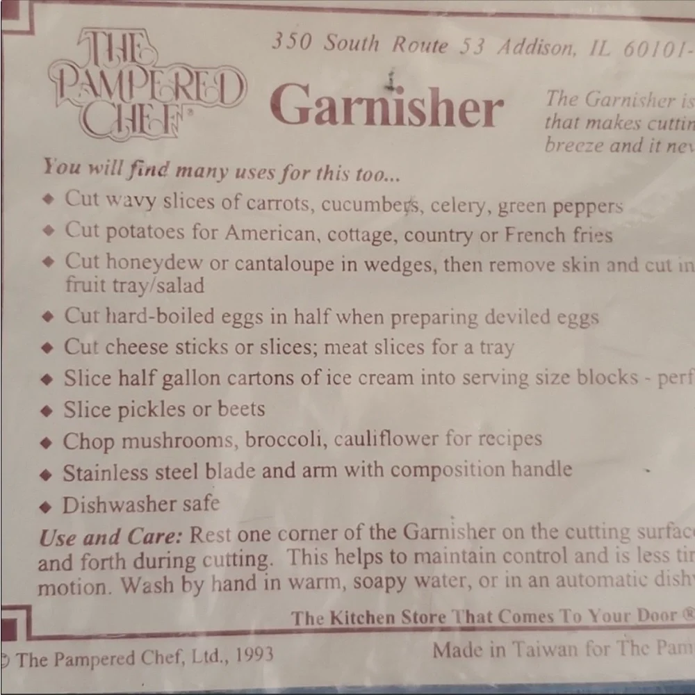 The Pampered Chef Crinkle Cutter  Stainless Steel with plastic guard RETIRED